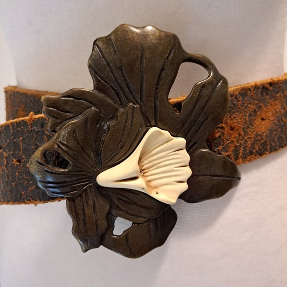 Brown Leather Belt with Flower Buckle Size 70 main image 9